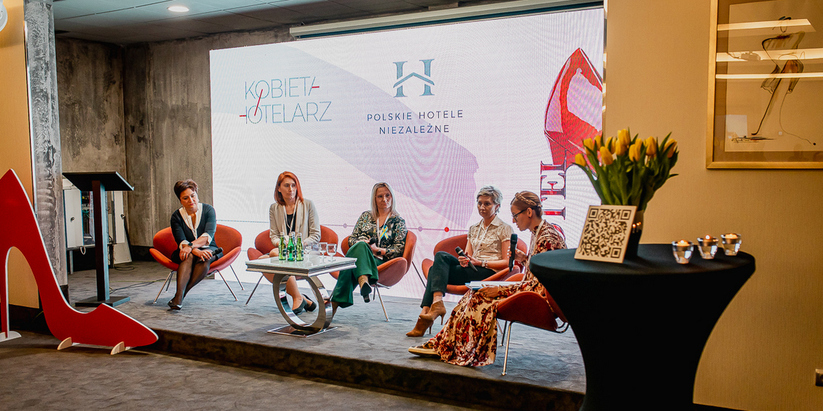 Kobieta Hotelarz branżowa konferencja w Ostródzie