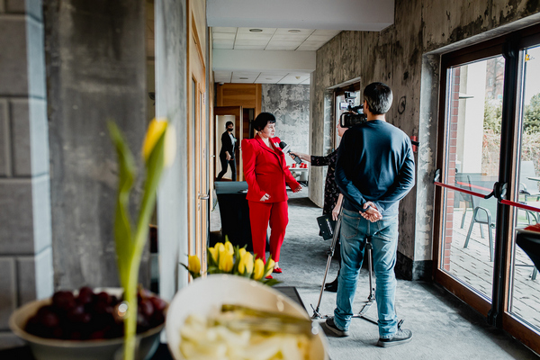 Kobieta Hotelarz branżowa konferencja w Ostródzie