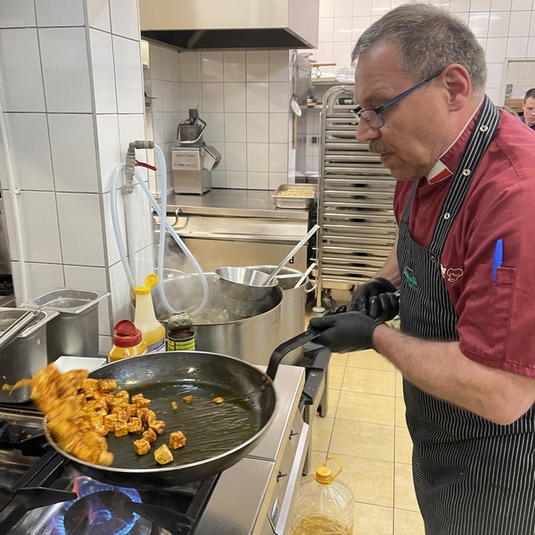 Szkolenie z kuchni wege w Osadzie Śnieżka w Górskich Resortach szef kuchni Jarosław Żmuda