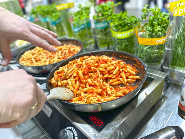 Live cooking na SMAKKi gastrotargi w Warszawie Katarzyna Gubała relacja