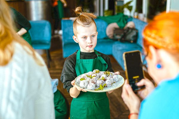 Integracyjne warsztaty kulinarne nad morzem w Amber Baltic Katarzyna Gubała