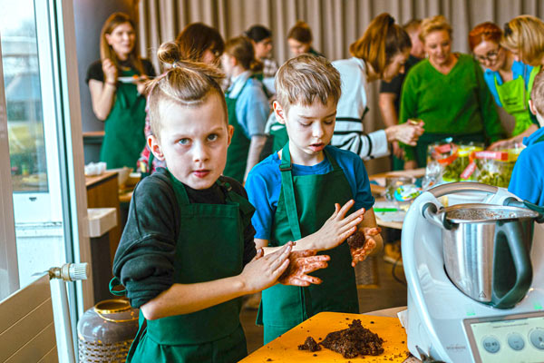 Integracyjne warsztaty kulinarne nad morzem w Amber Baltic Katarzyna Gubała