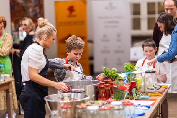 Fermentacje pełne zdrowia w Art Hotelu warsztaty kiszenia słoików z Katarzyną Gubałą