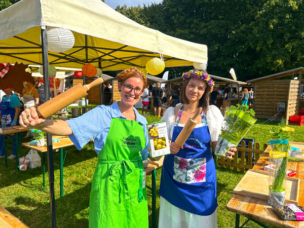 Warsztaty kulinarne z Katarzyną Gubałą i KGW festiwal Dary Ziemi Gdynia lepienie pierogów