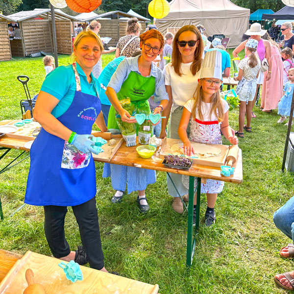 Warsztaty kulinarne z Katarzyną Gubałą i KGW festiwal Dary Ziemi Gdynia lepienie pierogów