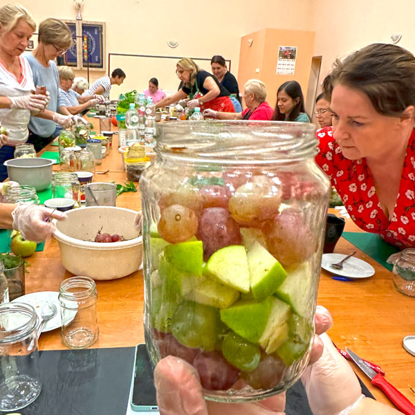 Warsztaty kulinarne kiszenie słoiki przetwory z KGW Ogorzelczyn Katarzyna Gubała