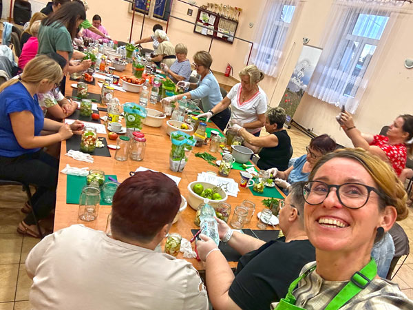 Warsztaty kulinarne kiszenie słoiki przetwory z KGW Ogorzelczyn Katarzyna Gubała