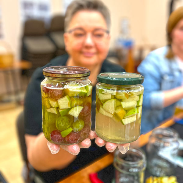 Warsztaty kulinarne kiszenie słoiki przetwory z KGW Ogorzelczyn Katarzyna Gubała