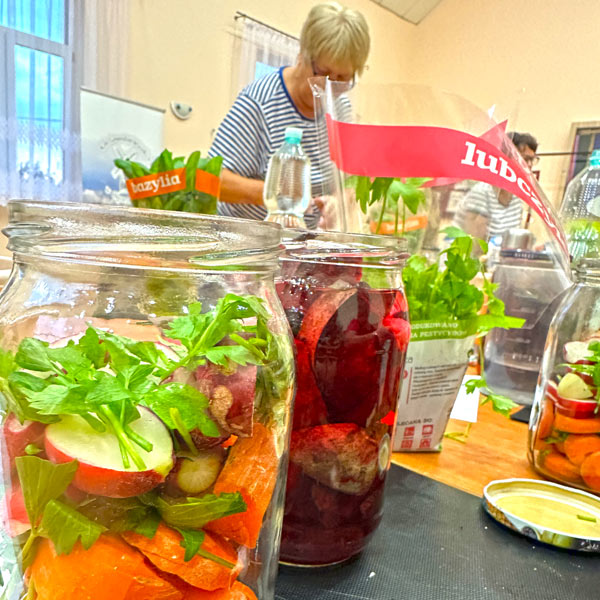 Warsztaty kulinarne kiszenie słoiki przetwory z KGW Ogorzelczyn Katarzyna Gubała