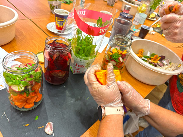 Warsztaty kulinarne kiszenie słoiki przetwory z KGW Ogorzelczyn Katarzyna Gubała