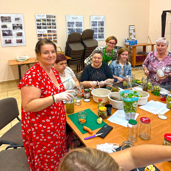 Warsztaty kulinarne kiszenie słoiki przetwory z KGW Ogorzelczyn Katarzyna Gubała