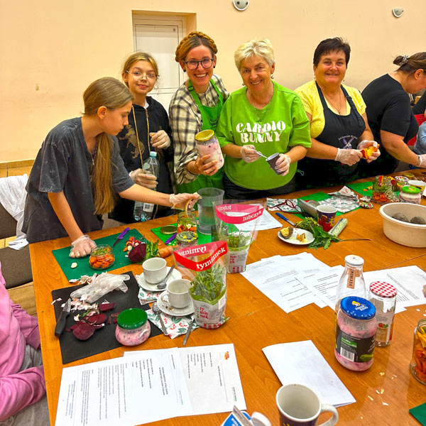 Warsztaty kulinarne kiszenie słoiki przetwory z KGW Ogorzelczyn Katarzyna Gubała