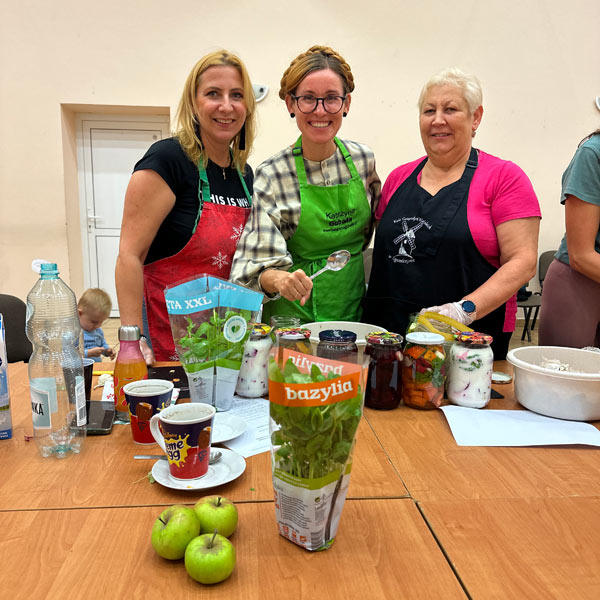 Warsztaty kulinarne kiszenie słoiki przetwory z KGW Ogorzelczyn Katarzyna Gubała