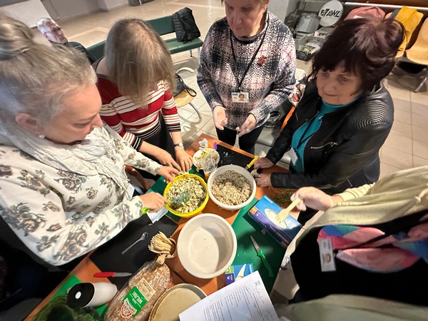 Warsztaty kulinarne dla seniorów z Uniwersytetu Trzeciego Wieku AWL Katarzyna Gubała