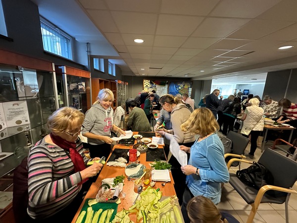 Warsztaty kulinarne dla seniorów z Uniwersytetu Trzeciego Wieku AWL Katarzyna Gubała